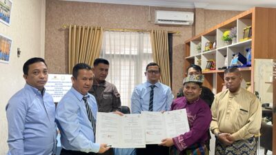 Perkuat Pengawasan dan Kepastian Hukum, Perumda Tuah Sekata Jalin MoU dengan Kejari Pelalawan