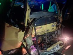 Dua Luka Parah dalam Kecelakaan Konvoi Truk Bermuatan Kayu Olahan di Jalan Teluk Meranti–Pekanbaru